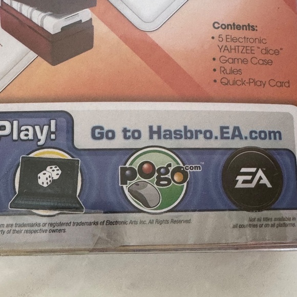 Hasbro Electronic Yahtzee Flash 4 Fast Action Games Poker Play Wild Dice 2011 - Picture 11 of 13